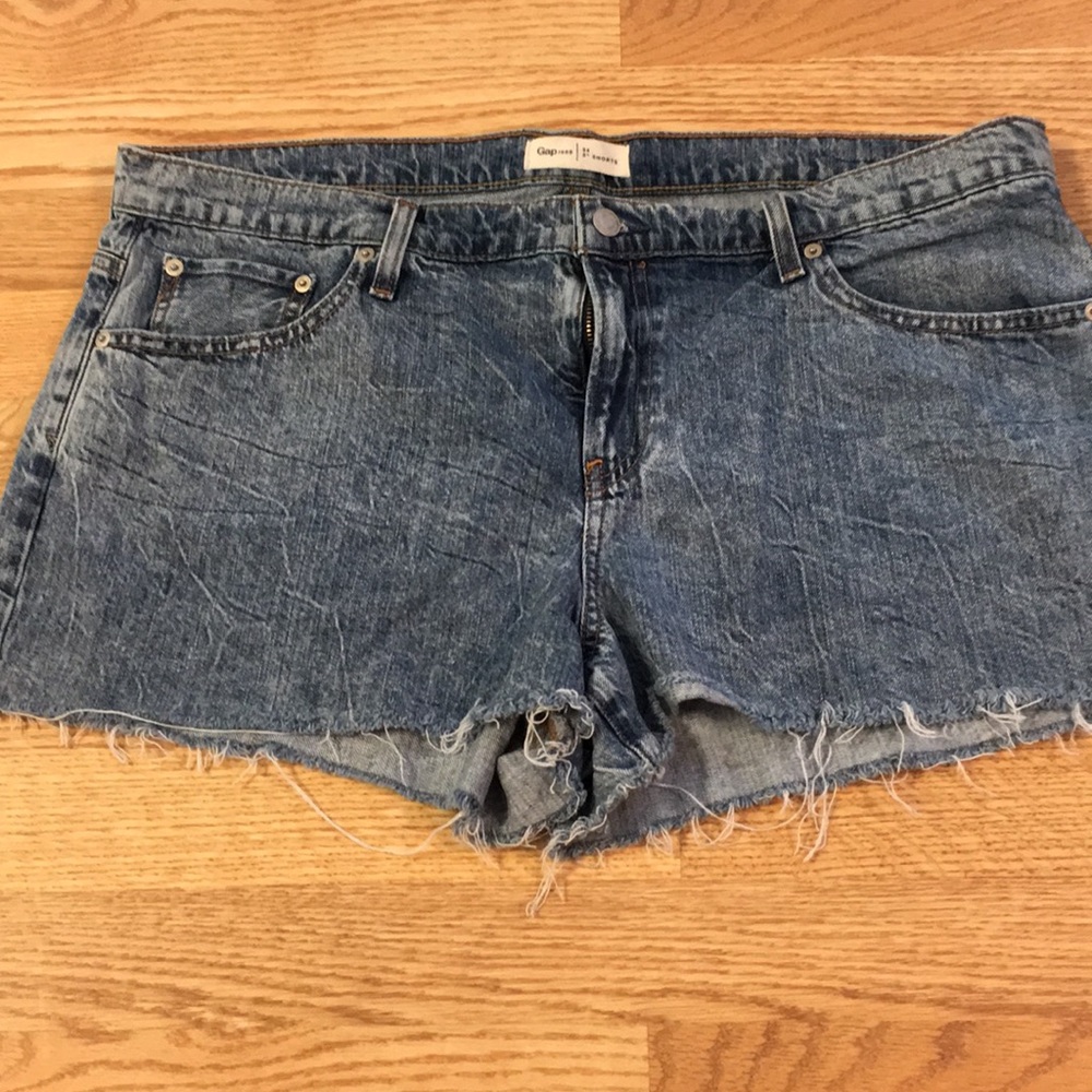 NWOT Gap denim shorts